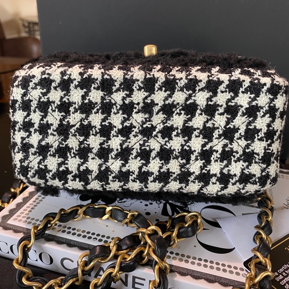 ‼️SOLD‼️Chanel River Tweed Crossbody Houndstooth - Picture 6 of 15
